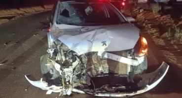 Patos de Minas - Motorista foge após acidente entre caminhão e carro na Estrada da Baixadinha