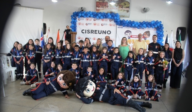 Primeira turma do Projeto Samuzinho se forma em Lagoa Formosa