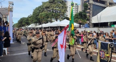 Distribuição de bolo, desfile e ato cívico marcam as comemorações dos 134 anos de Patos de Minas