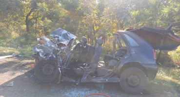 Motorista morre após batida entre carro e ônibus na BR-262